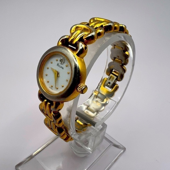 VTG Bulova Women’s Quartz Watch Gold Tone Bracelet Diamond Accent - Picture 1 of 16